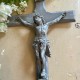 Crucifix Patiné Gris 